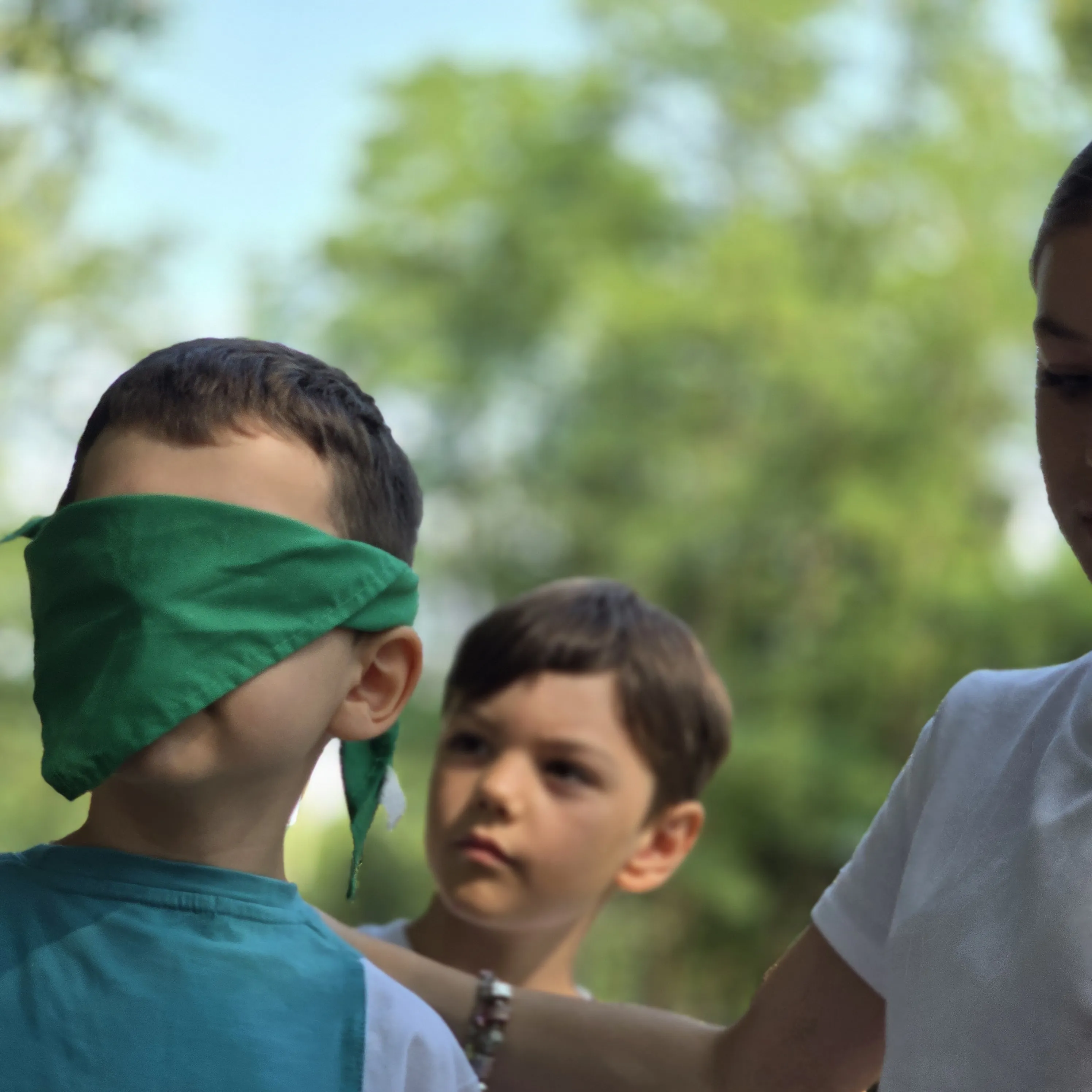 Jocuri în echipă — blindfolded